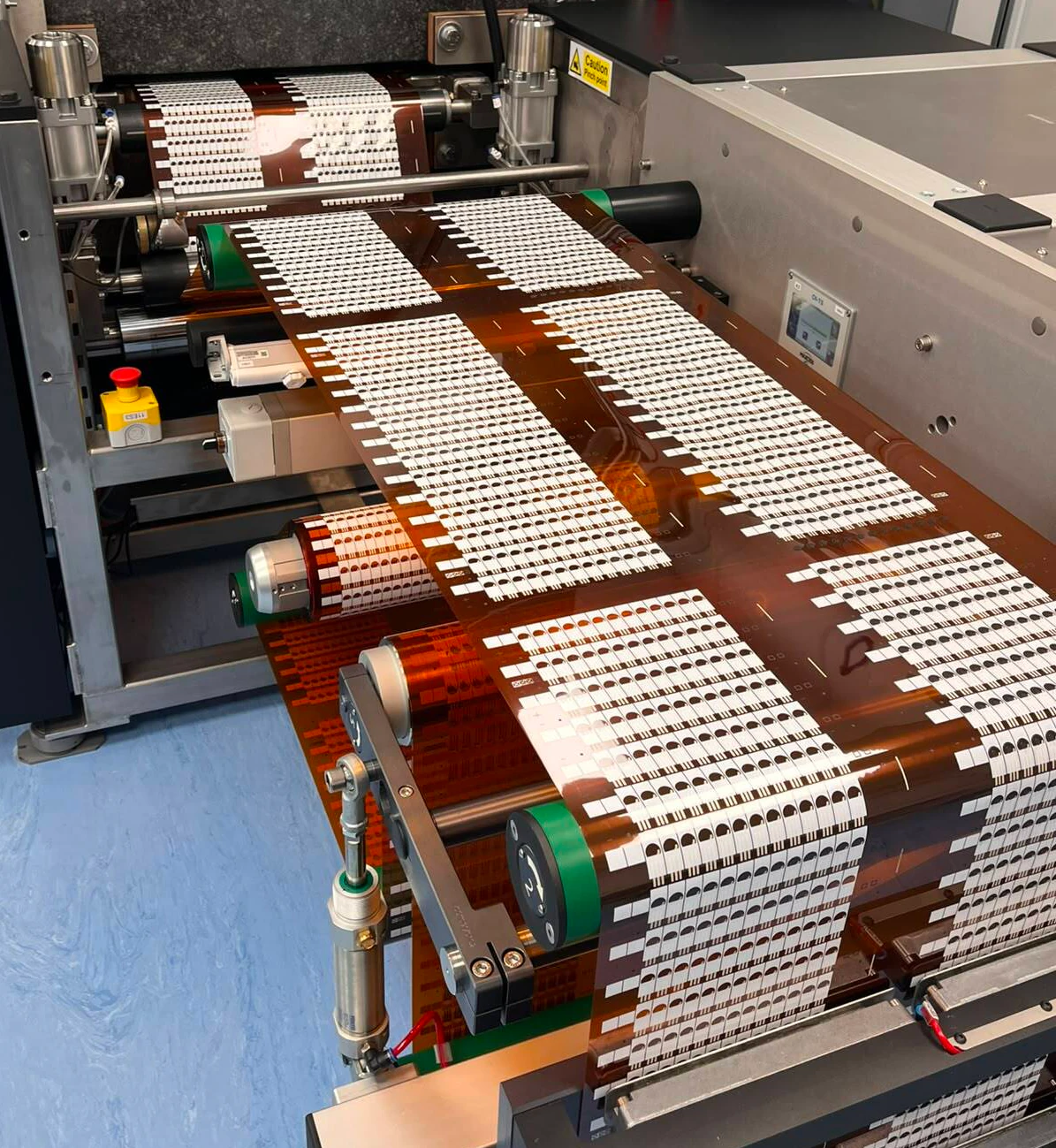 Reel-to-reel roller in the Gii production line