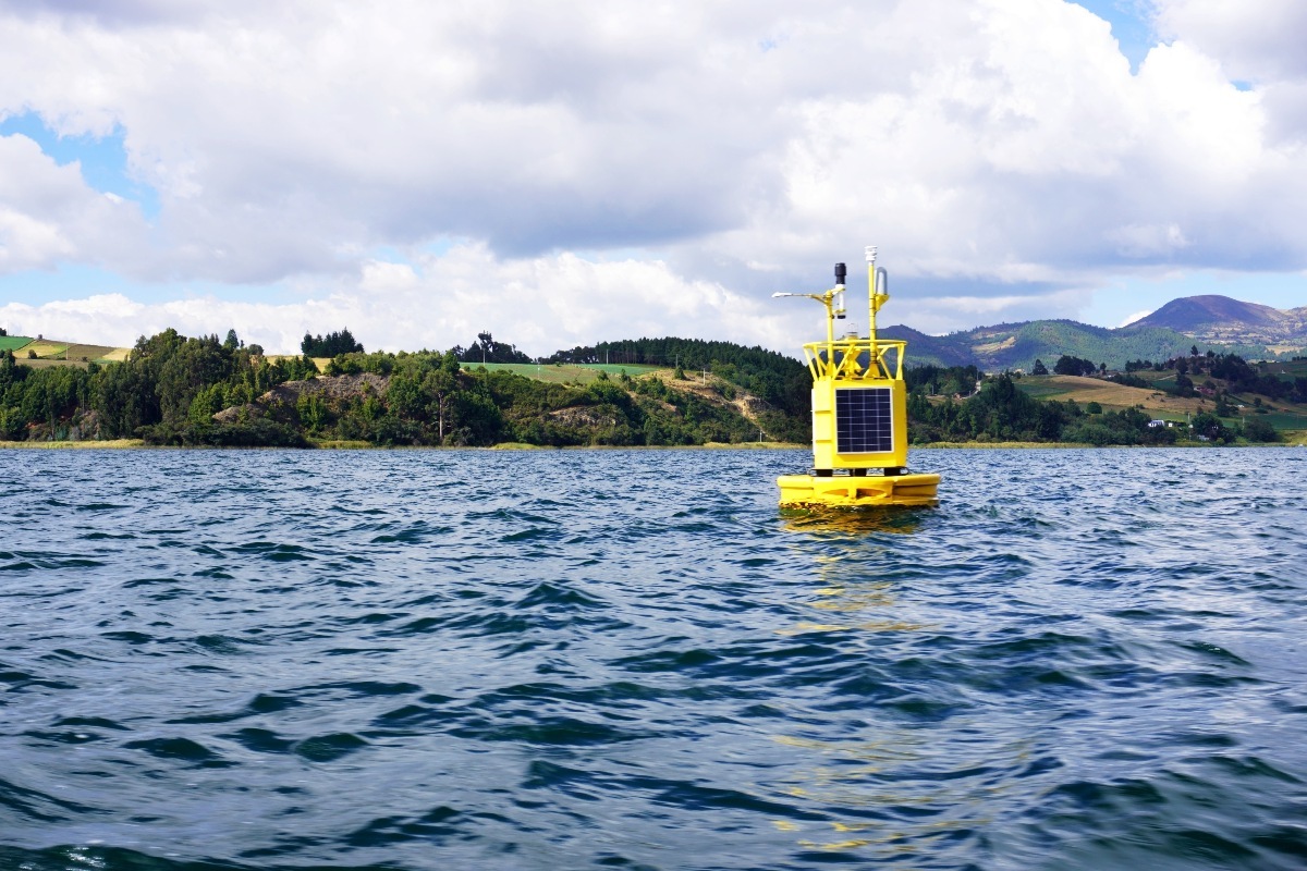 What are the challenges facing real-time testing for environmental monitoring?