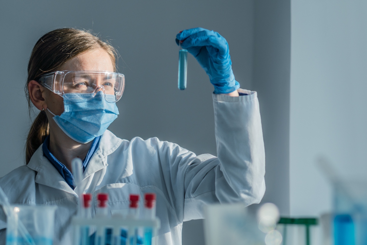 Could nanomaterial-based biosensors help discover novel drugs?