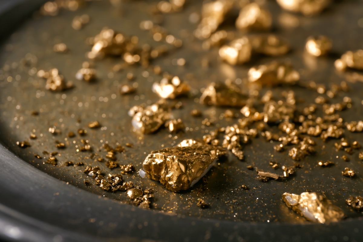 Sustainable alternatives to noble metal electrochemical transducers